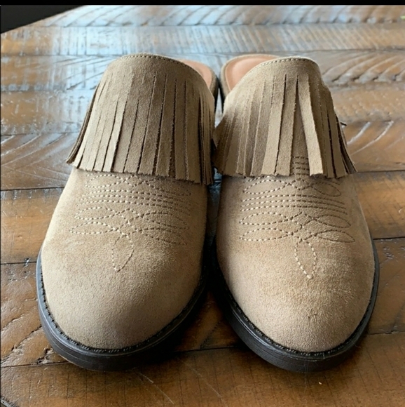 Ariat Western mules. - Picture 1 of 3